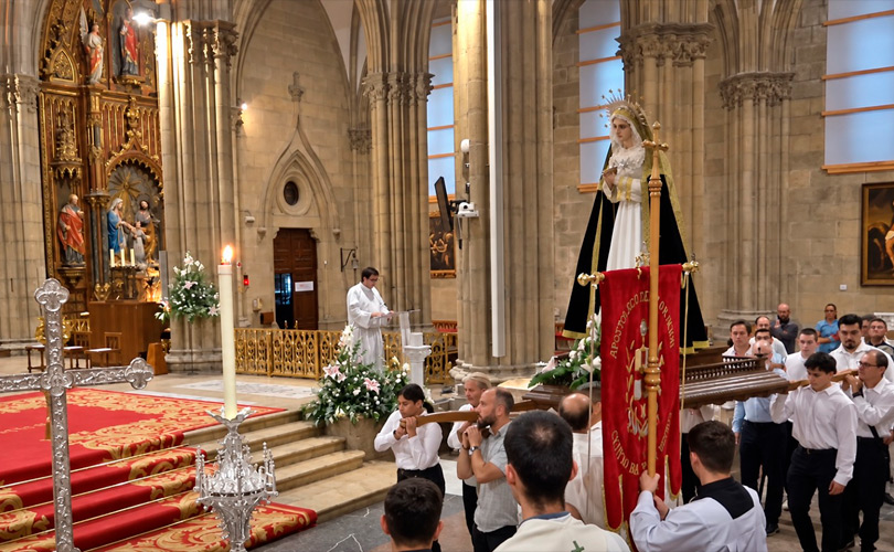 Read more about the article Jesus Nazarenoaren Kofradiak bere lehen domina ezarpena ospatzen du, bere birfundaziotik